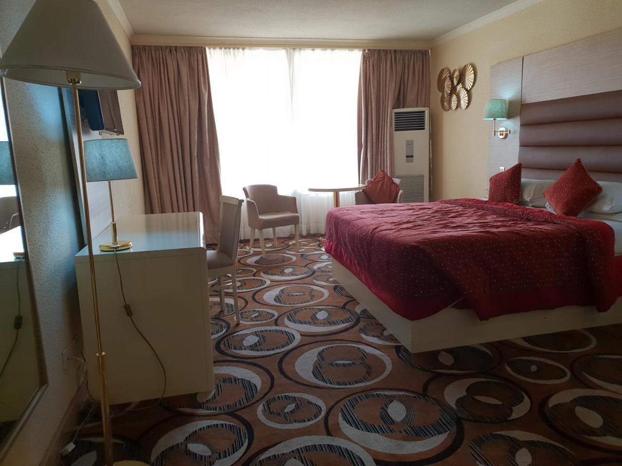 Nicon Luxury Abuja Hotell Exteriör bild